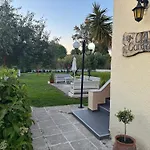 Olive Garden Studios & Apartments
